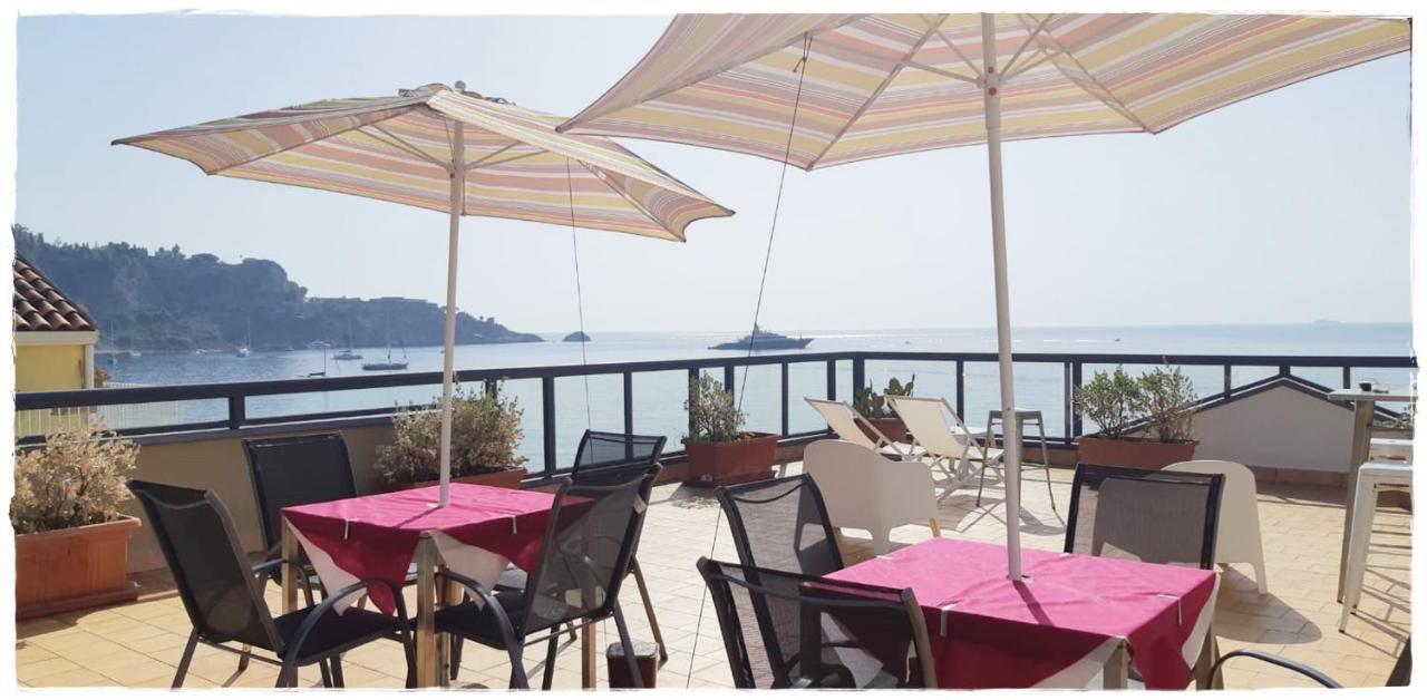 Il Cantone Del Faro Giardini Naxos Exteriör bild