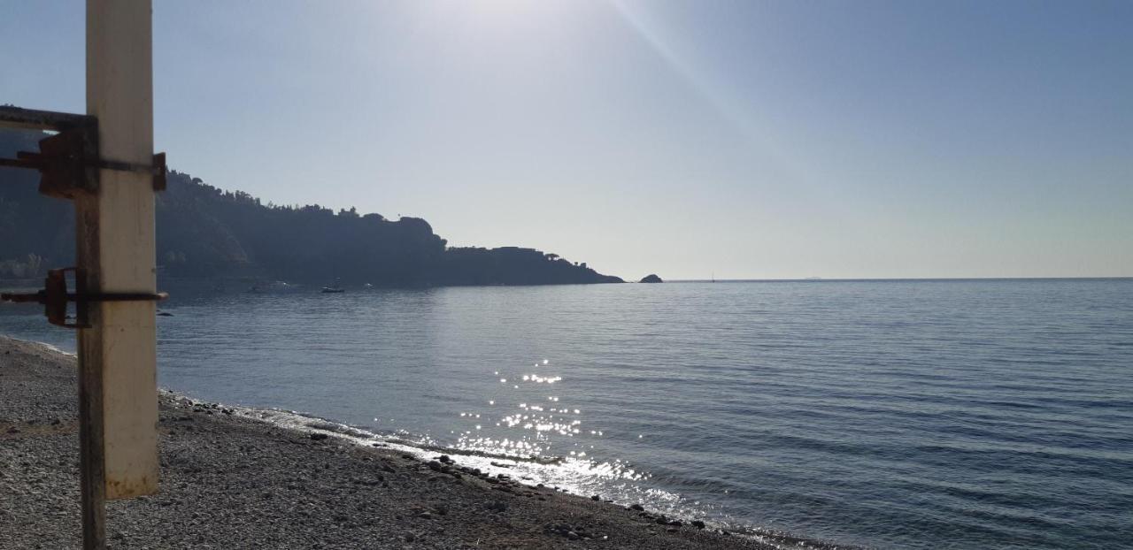 Il Cantone Del Faro Giardini Naxos Exteriör bild