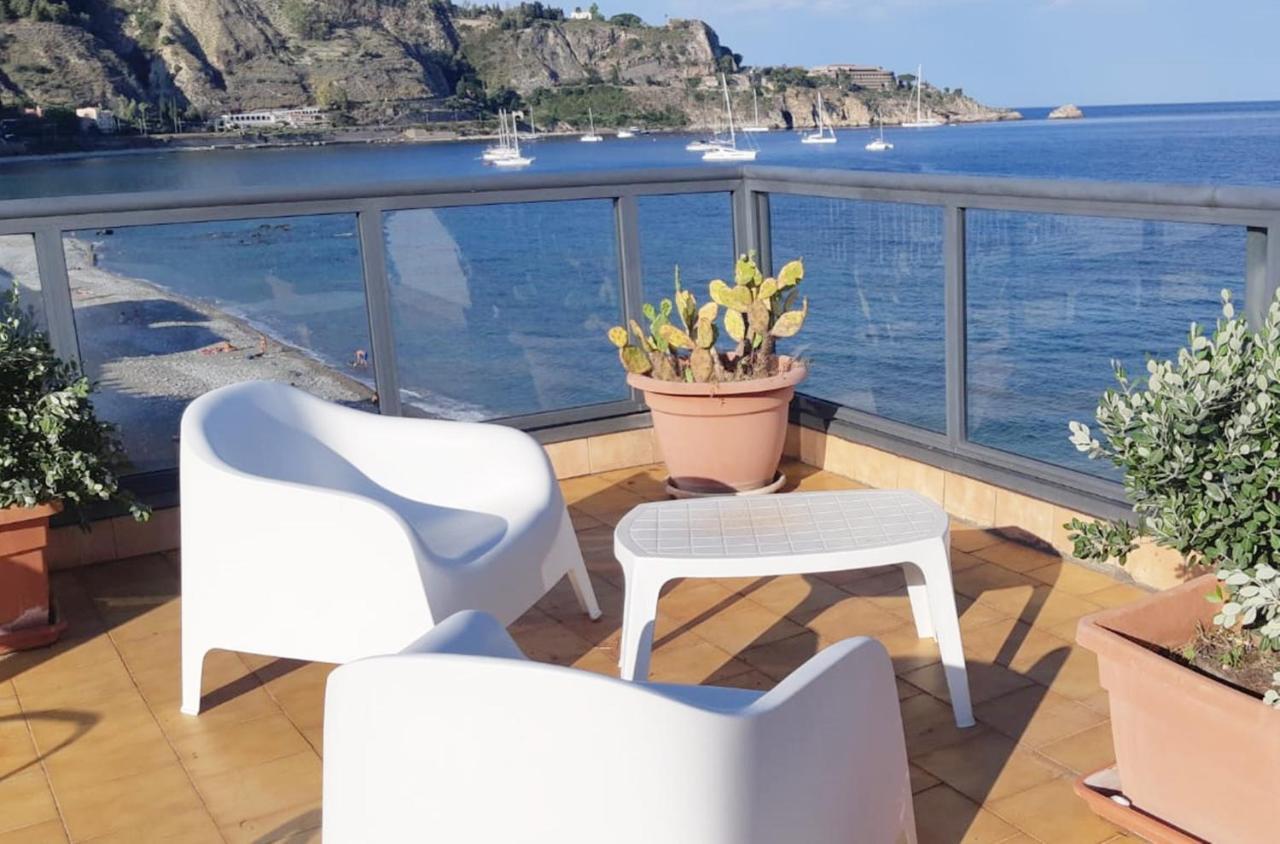 Il Cantone Del Faro Giardini Naxos Exteriör bild