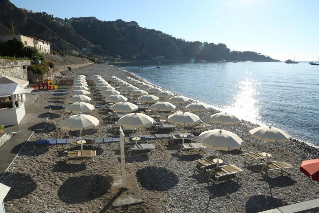 Il Cantone Del Faro Giardini Naxos Exteriör bild