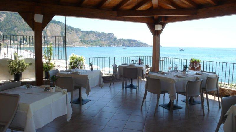 Il Cantone Del Faro Giardini Naxos Exteriör bild