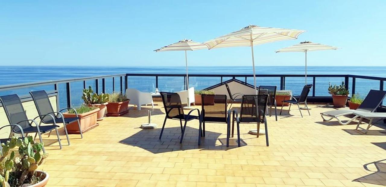 Il Cantone Del Faro Giardini Naxos Exteriör bild